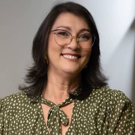 Retrato de Simone Quaresma, escritora e palestrante